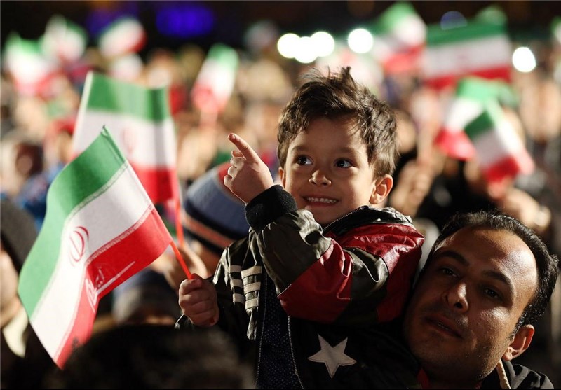 ویژه برنامه بزرگ «ایرانی‌ام» در جای‌جای اصفهان/جشن‌های انقلاب، مردم محلات را شاد کرد