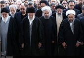 اقامه نماز بر پیکر آیت‌الله واعظ طبسی با حضور رهبر انقلاب