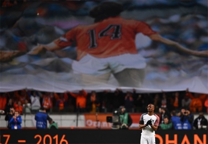 ادای احترام هلندی‌ها به کرایف در جریان بازی با فرانسه + تصاویر