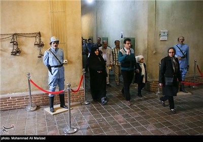 حضور گروه های مختلف مردم در بخش موزه پهلوی باغ موزه قصر