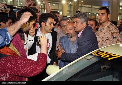 استقبال مردم از عوامل فیلم فروشنده