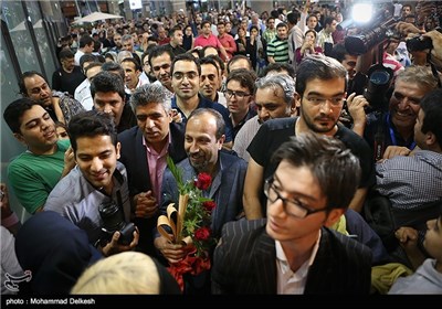 استقبال مردم از عوامل فیلم فروشنده