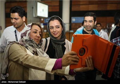 استقبال مردم از عوامل فیلم فروشنده