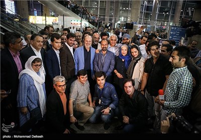 استقبال مردم از عوامل فیلم سینمایی فروشنده