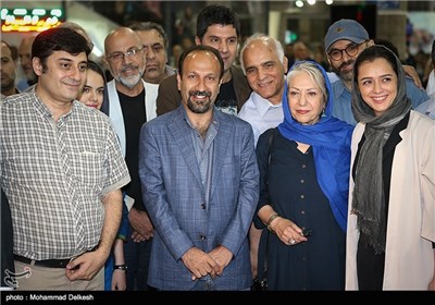 استقبال مردم از عوامل فیلم سینمایی فروشنده