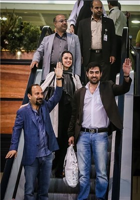 استقبال مردم از عوامل فیلم سینمایی فروشنده