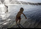 آب بازی در میدان امام خمینی(ره) اصفهان