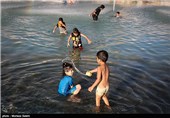 آب بازی در میدان امام خمینی(ره) اصفهان