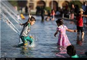 آب بازی در میدان امام خمینی(ره) اصفهان