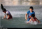 آب بازی در میدان امام خمینی(ره) اصفهان