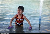 آب بازی در میدان امام خمینی(ره) اصفهان