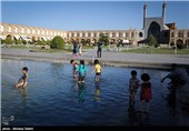 آب بازی در میدان امام خمینی(ره) اصفهان
