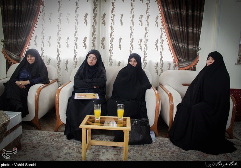 دیدار شهردار و مدیران منطقه 14 با خانواده شهید داود نانوایی