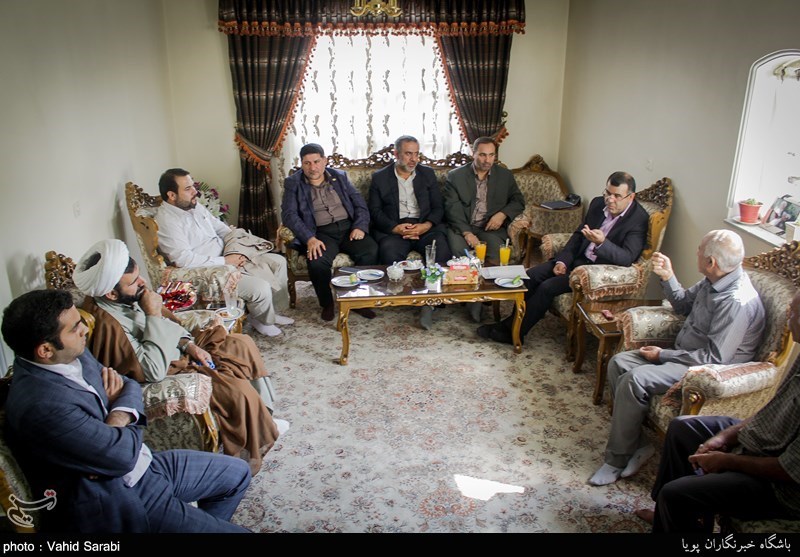 دیدار شهردار و مدیران منطقه 14 با خانواده شهید داود نانوایی