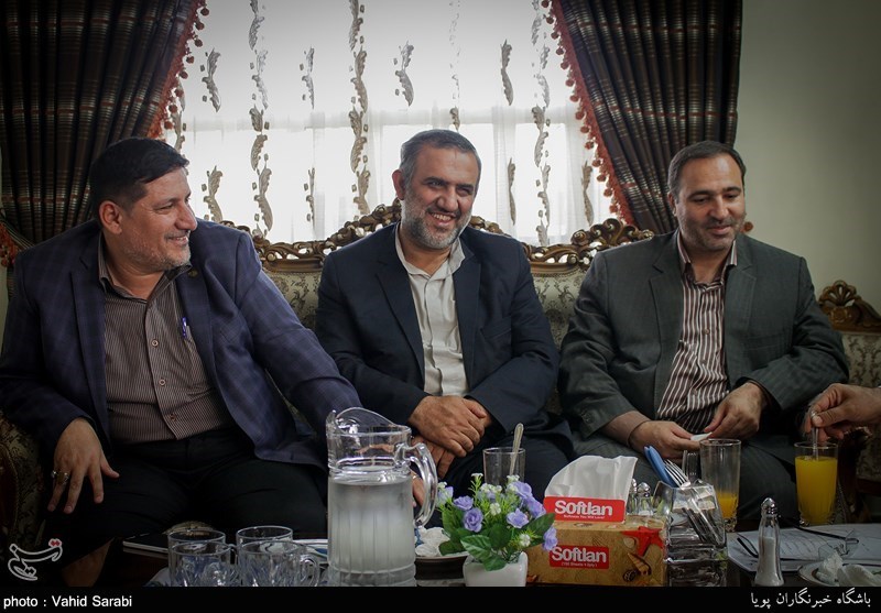 دیدار شهردار و مدیران منطقه 14 با خانواده شهید داود نانوایی