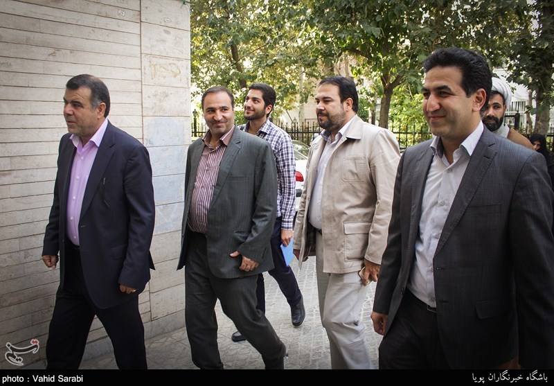 دیدار شهردار و مدیران منطقه 14 با خانواده شهید داود نانوایی