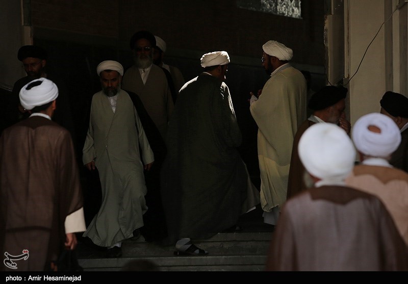 حوزه‌های علمیه باید از نظر دانش خودگردان شوند