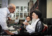 دیدار مردم با آیت الله علم الهدی