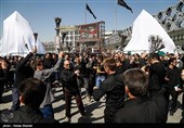 مراسم عزاداری روز عاشورا در میدان امام حسین (ع)