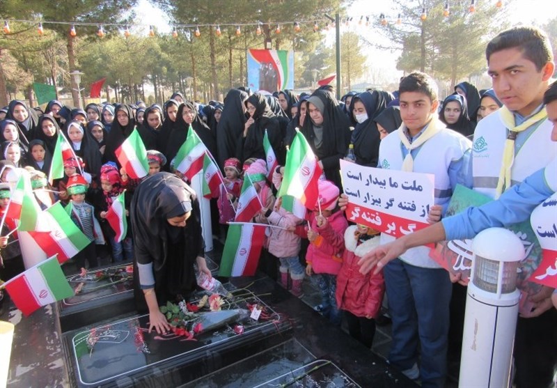 روحیه انقلابی‌گری در جوانان ترویج شود‌