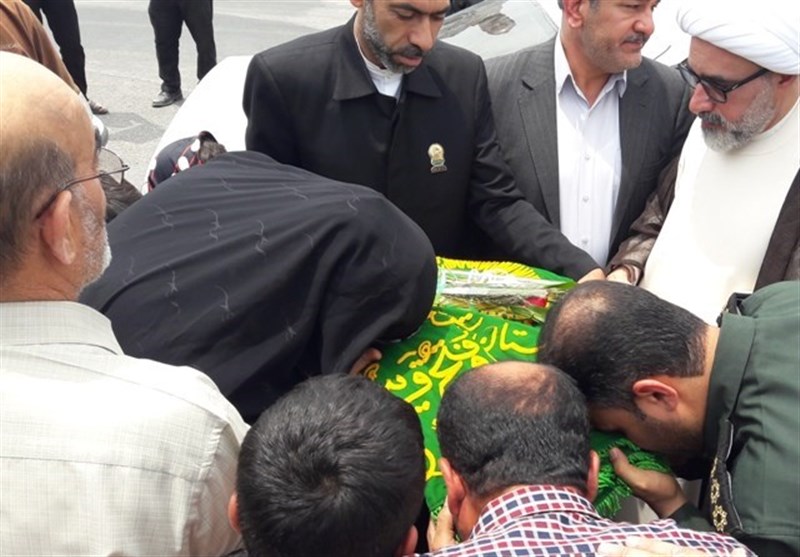 استقبال مردم از خادمان حرم رضوی