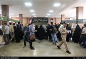 صف مردم برای دریافت  گذرنامه در آستانه سفر اربعین حسینی مقابل اداره گذرنامه 