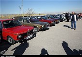 گردهمایی خودروهای کلاسیک در پیست اتومبیل رانی مجموعه ورزشی ثامن الائمه مشهد