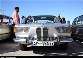 گردهمایی خودروهای کلاسیک در پیست اتومبیل رانی مجموعه ورزشی ثامن الائمه مشهد