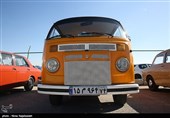گردهمایی خودروهای کلاسیک در پیست اتومبیل رانی مجموعه ورزشی ثامن الائمه مشهد