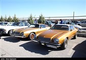 گردهمایی خودروهای کلاسیک در پیست اتومبیل رانی مجموعه ورزشی ثامن الائمه مشهد