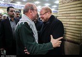 محمدباقر قالیباف و سردار حسین دهقان در مراسم سوگواری شهادت سپهبد شهید قاسم سلیمانی - مسجد امیرالمؤمنین شهرک شهید دقایقی تهران