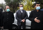 احمد نیکبختیان در مراسم تشییع و خاکسپاری پیکر امیر سرتیپ محمود ارضی برادر حاج منصور ارضی - بهشت زهرا(س)