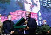 تجلیل از رهبران گروه های جهادی  توسط سردار علی فدوی جانشین فرمانده کل سپاه پاسداران در مراسم ششمین اجلاسیه بین المللی مجاهدان در غربت