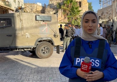 رسالة الألم لمراسلة وكالة تسنيم عن التعذيب في سجون الإحتلال؛ ضرب رأسي بالحائط وقال: قبّلي علم إسرائيل!