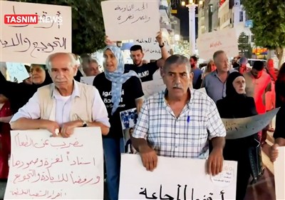 محاولة إسكات الاصوات الداعمة لـ غزة في الضفة الغربية عبر الاقتحامات الليلية