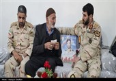 شهدا نماد اقتدار جمهوری اسلامی هستند/تجلیل از 2 خانواده شهید مرزبان قروه+تصویر