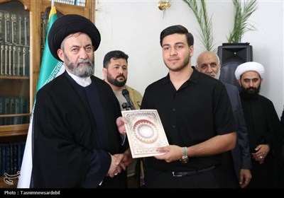 دیدار دانش‌آموزان با نماینده ولی فقیه در اردبیل و تجلیل از قرآن‌آموزان