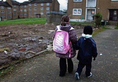 چهار و نیم میلیون کودک انگلیسی در فقر زندگی میکنند