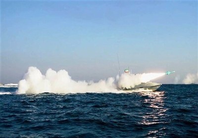 بإطلاق وابل من الصواريخ .. تنفيذالمرحلة الثانية والاخيرة من مناورات "الاقتدار" للقوات البحرية للحرس الثوري