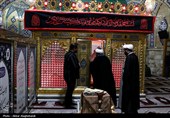 غبارروبی حرم مطهر امامزاده محمد(ع) به دست مادران و همسران شهدای جنگ 12 روزه