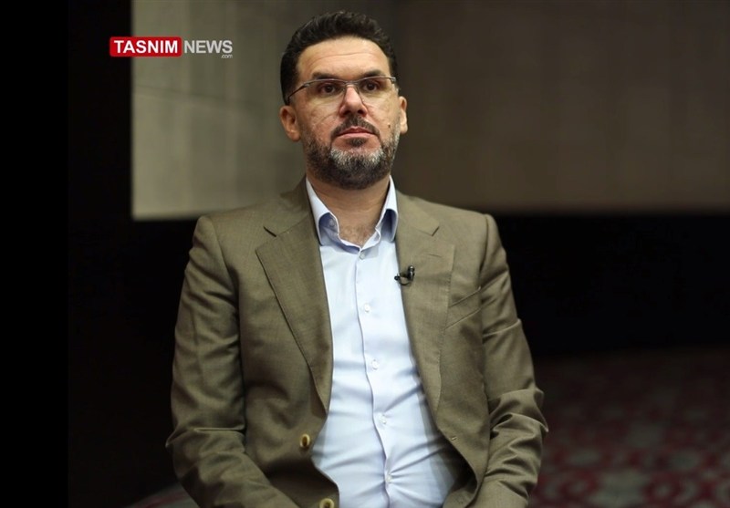 رئيس منظمة روافد الثقافية بالعراق لـ"تسنيم": أفكار الإمام الخامنئي تُعيد تعريف الحرية وأمريكا تشنّ حربًا على الإسلام