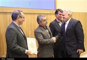 قدردانی از مدیرکل آموزشوپرورش شهرستانهای استان تهران بهعنوان مدیر پژوهشگر برگزیده استان