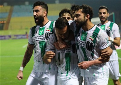 پیروزی خیبر در خانه استیجاری استقلال خوزستان/ این بار پنالتی گل شد و تیم رحمتی برد + جدول