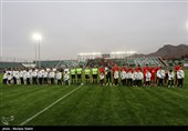 دیدار تیم‌های فوتبال ذوب‌آهن اصفهان و تراکتور تبریز