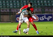 دیدار تیم‌های فوتبال ذوب‌آهن اصفهان و تراکتور تبریز