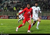 دیدار تیم‌های فوتبال ذوب‌آهن اصفهان و تراکتور تبریز