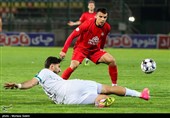 دیدار تیم‌های فوتبال ذوب‌آهن اصفهان و تراکتور تبریز