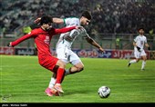 دیدار تیم‌های فوتبال ذوب‌آهن اصفهان و تراکتور تبریز