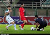 دیدار تیم‌های فوتبال ذوب‌آهن اصفهان و تراکتور تبریز