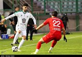 دیدار تیم‌های فوتبال ذوب‌آهن اصفهان و تراکتور تبریز